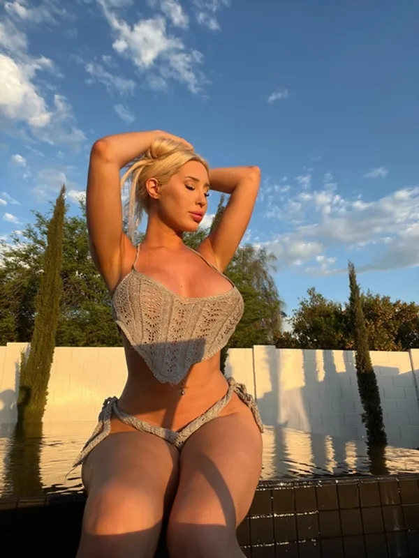 Amanda Andrewsxx's photo 3