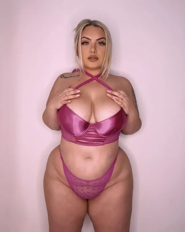 Amanda XO's BabeWiki Profile