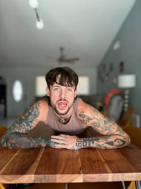 Brendon Queue's BabeWiki Profile
