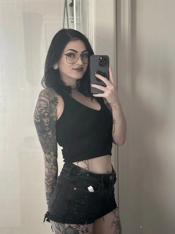 Courtnii Royale's BabeWiki Profile