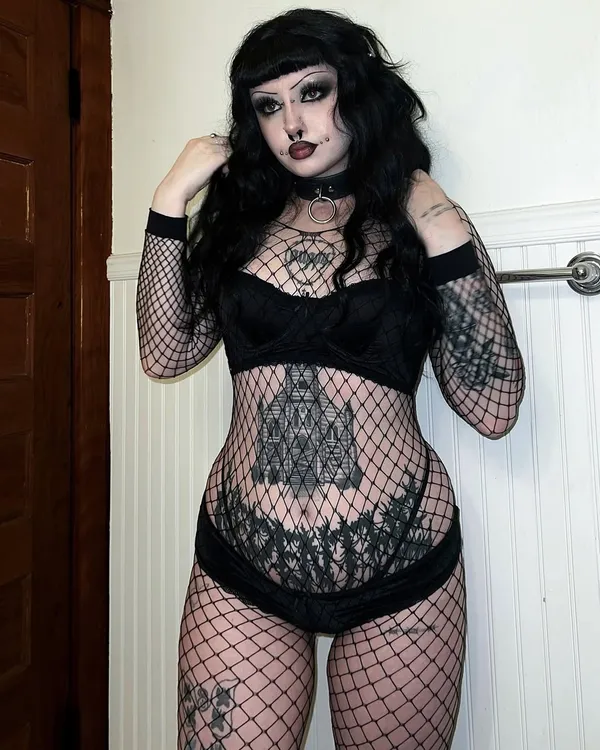 Dahlia Puppy's BabeWiki Profile