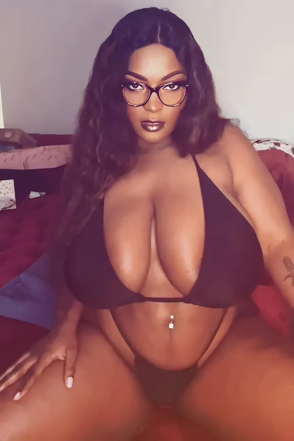 Eboni Amore's photo 3
