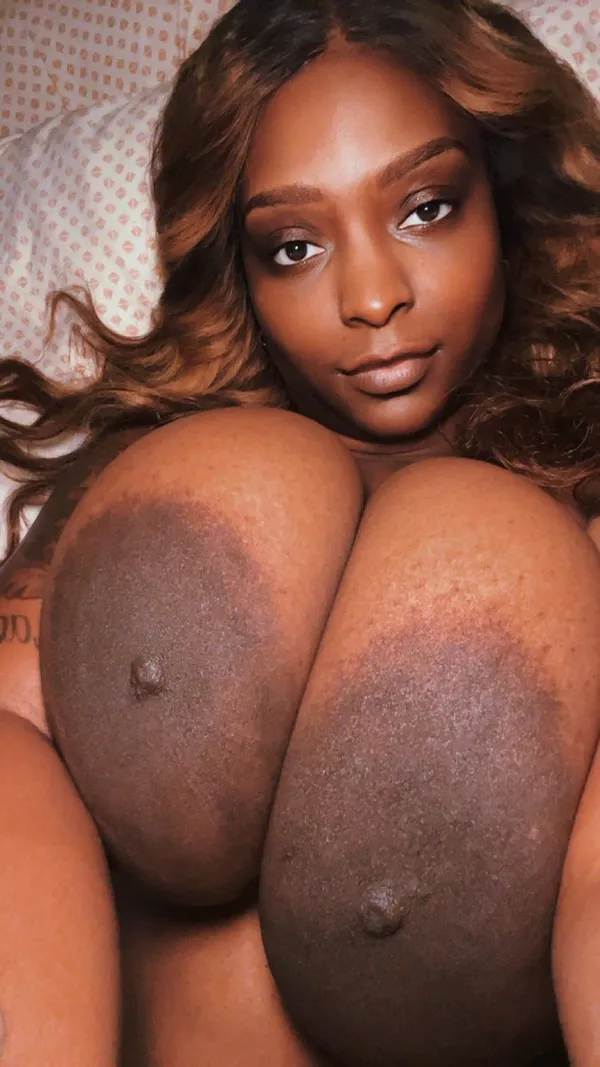 Eboni Amore's photo 6