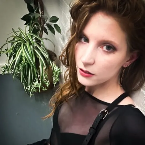 Elle McKenzie's BabeWiki Profile
