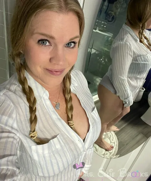 Ellie Brooks's BabeWiki Profile