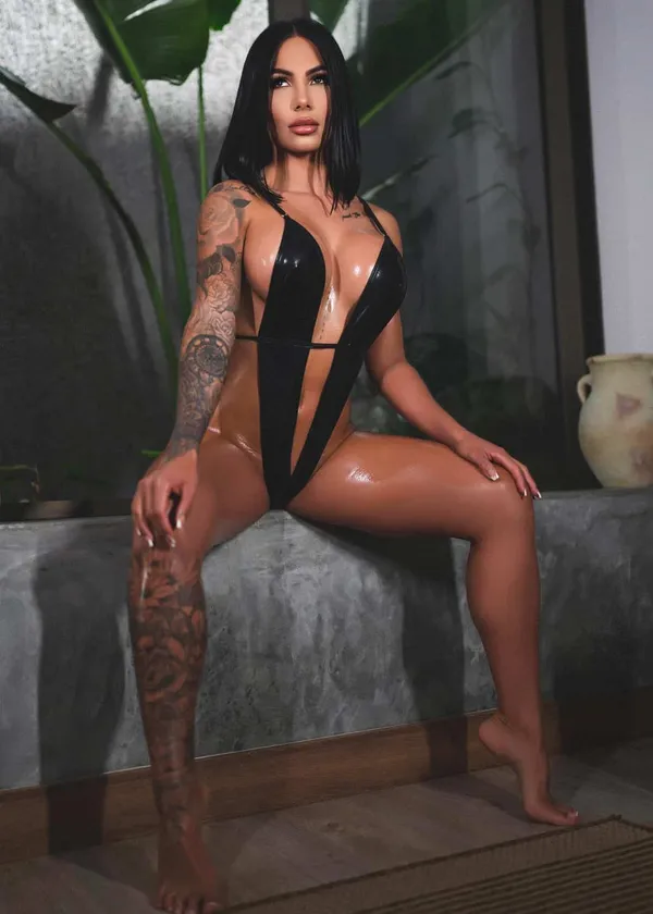 Juliana Candy's BabeWiki Profile