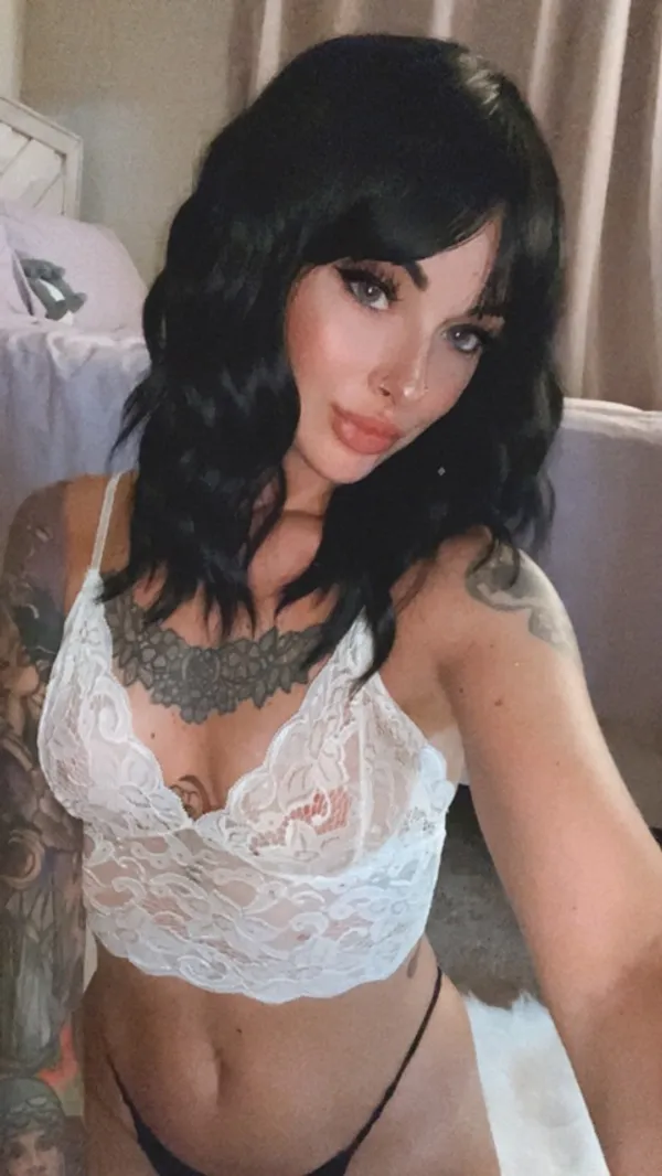 Lysagna Delray's BabeWiki Profile