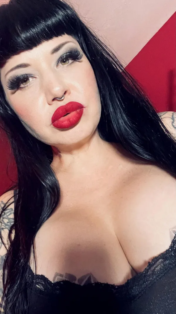 Maya Sinstress's BabeWiki Profile