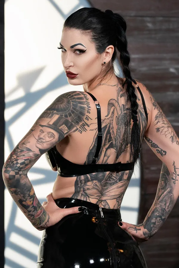 Mistress Damazonia's BabeWiki Profile