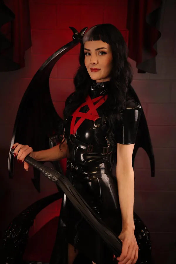 Mistress Kassy's BabeWiki Profile