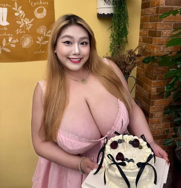 Pola Teng's BabeWiki Profile