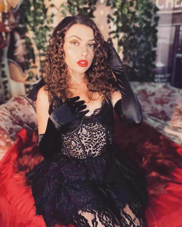 Sasha Mizaree's BabeWiki Profile