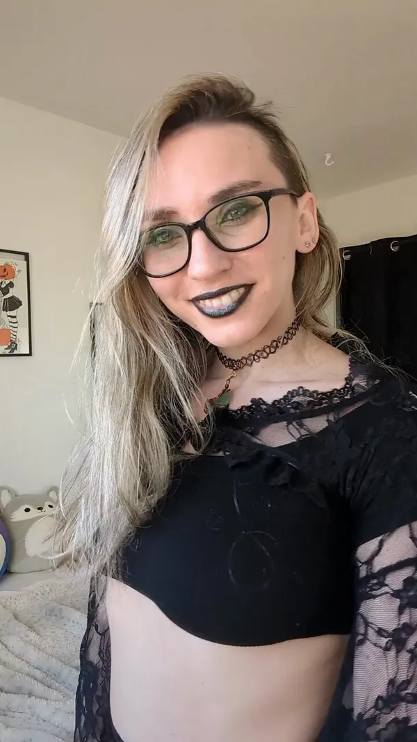 ShyGothExhib's BabeWiki Profile