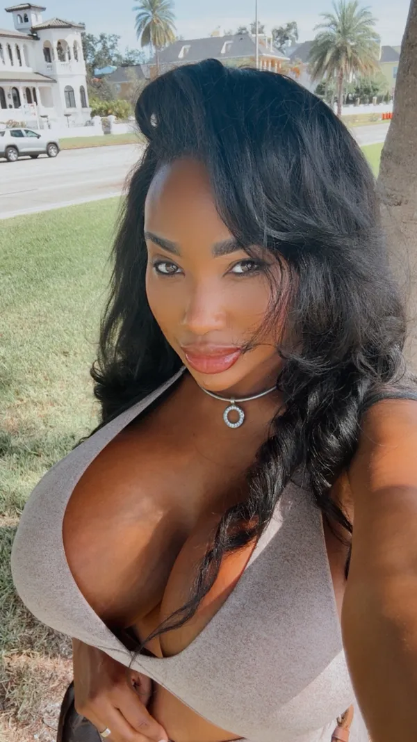 Tia Maria (Onlyfans)'s photo 7