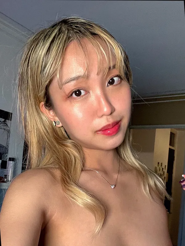 Tiny Hakka's BabeWiki Profile
